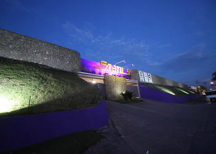Status Motel