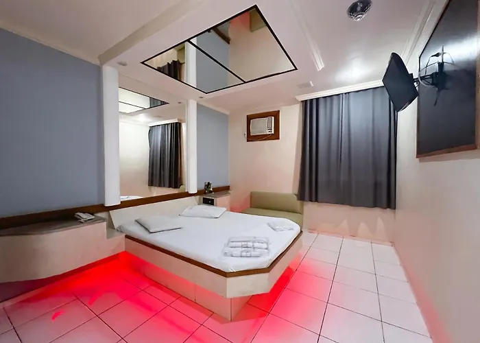 Status Motel