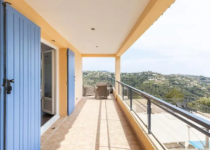 Spacieuse Villa Niçoise au calme avec piscine