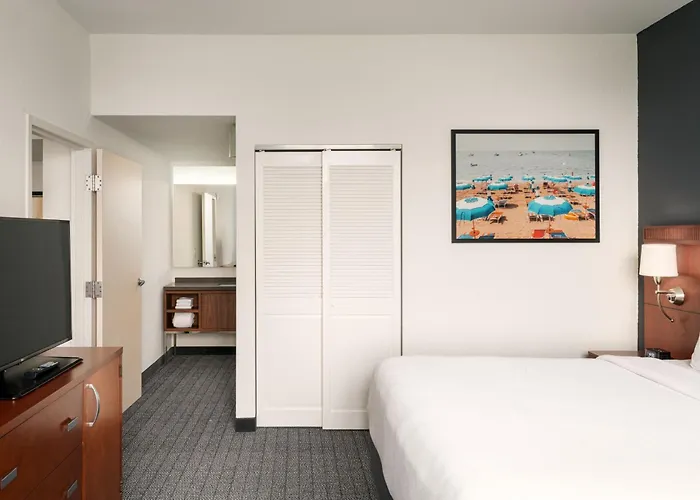 Courtyard By Marriott St. Petersburg Downtown Hotel