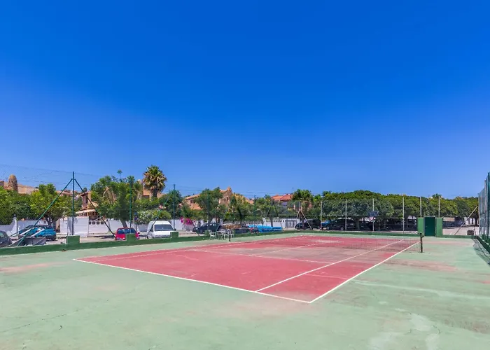 Paraíso Familiar en Marisol Park Bungalow con Piscina, Tenis y Parking
