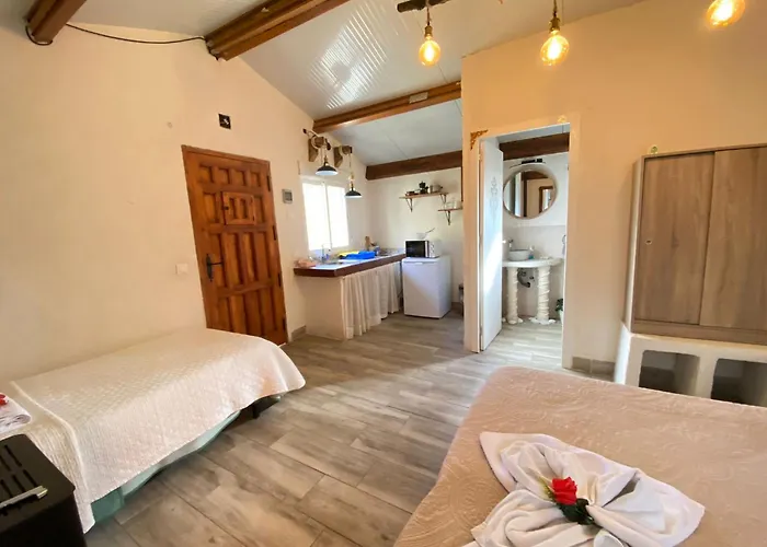 Cabañas Rústicas dentro de la Finca El Castillo