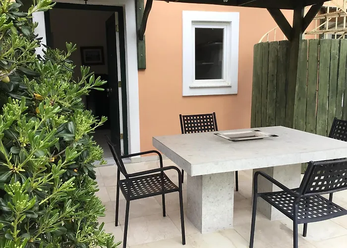 Villa Rosa Apartments