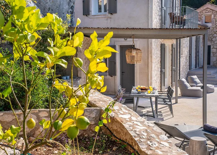 Villa Nonna, 1800S House Renovated In 2023