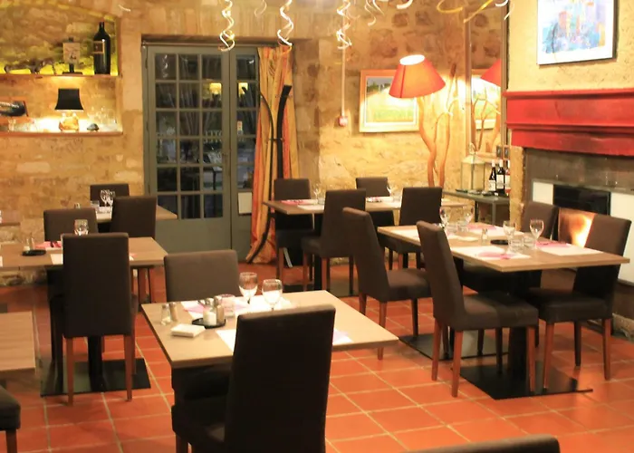 Logis Hotels- Auberge de la Tour - Hôtel et restaurant Sauzet 