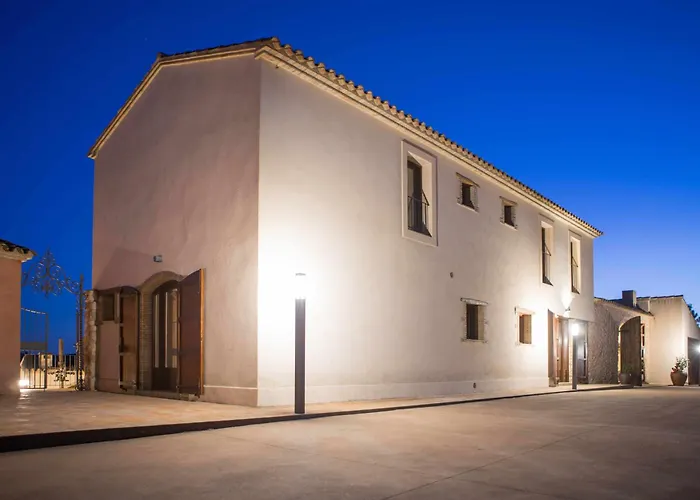 Casa Rural Masia Les Apieres.