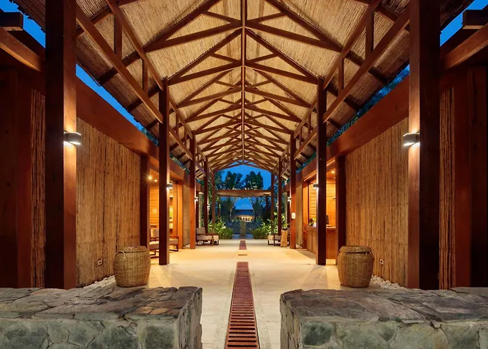 Indura Beach & Golf Curio Collection By Hilton