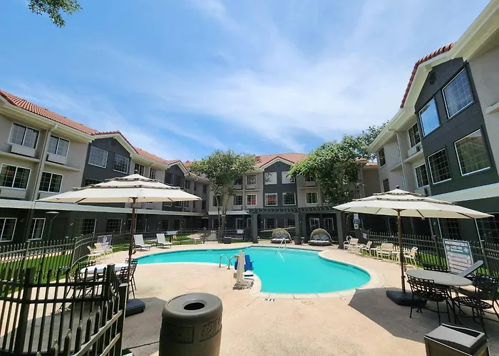La Quinta By Wyndham Dallas - Addison Galleria