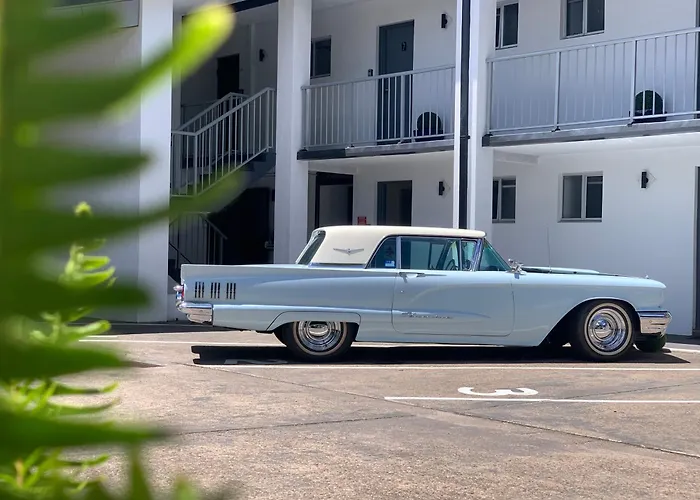 Zorba Waterfront Motel