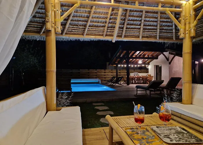 Villa 12 personnes proche oécan, 10 vélos et 4 surf fournis, entièrement climatisée
