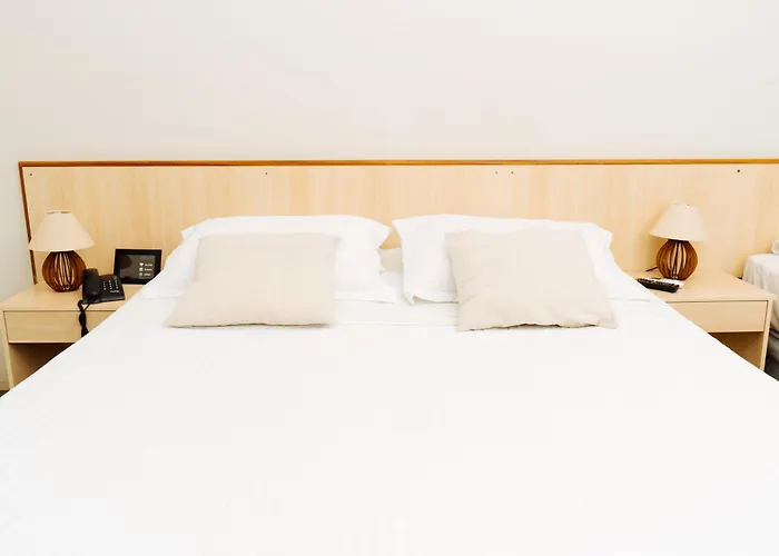 Cris Hotel