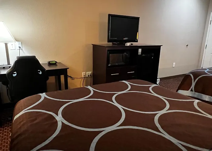 Super 8 By Wyndham Center