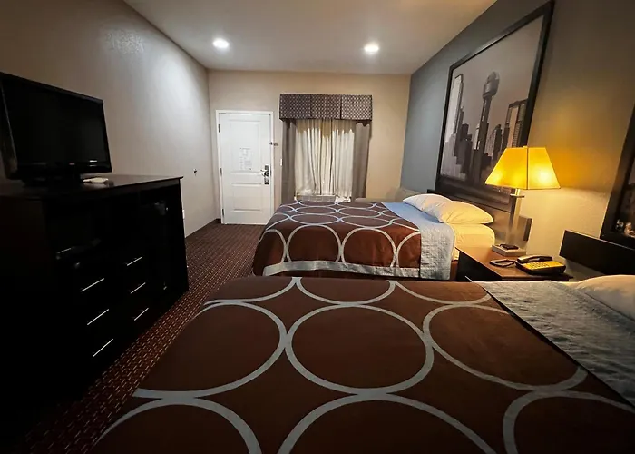 Super 8 By Wyndham Center