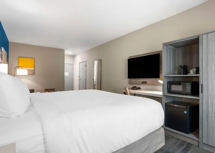 Comfort Inn & Suites Destin Near Henderson Beach