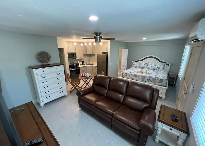 Tarpon Tale Inn
