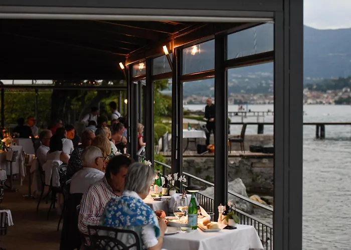 Bella Hotel & Restaurant With Private Dock For Mooring Boats San Felice del Benaco