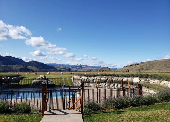 Casia Lodge And Ranch