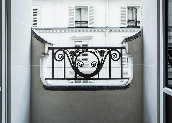 Du Rond-point Des Champs-Élysées - Esprit De France