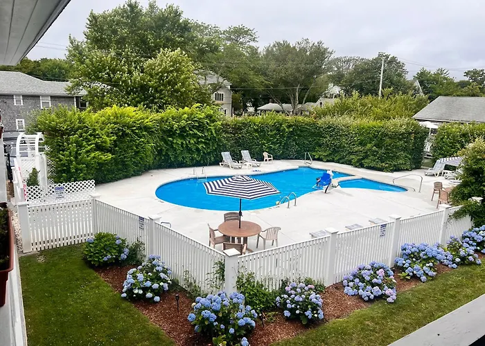 Edgartown Commons Vacation Apartments