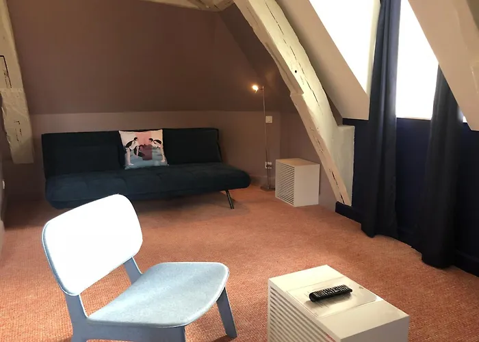 Castel de Très Girard - Les Collectionneurs