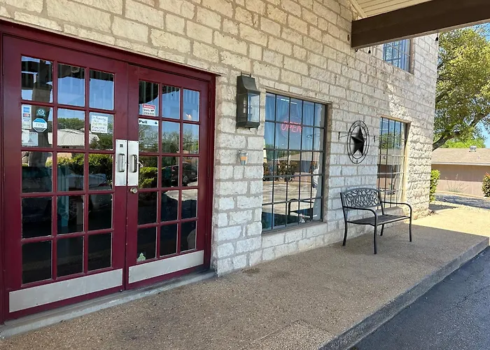 Windcrest Inn And Suites Fredericksburg