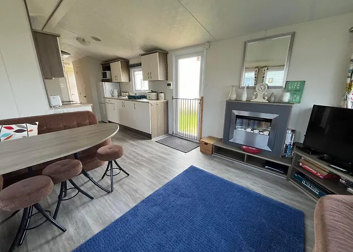 Ormesby Beach Haven: Pet-Friendly Family Retreat Great Yarmouth