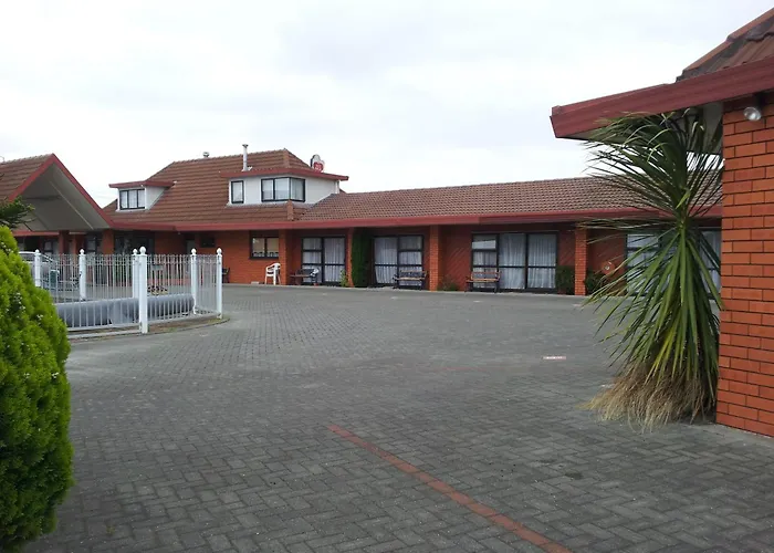 Ace High Motor Inn