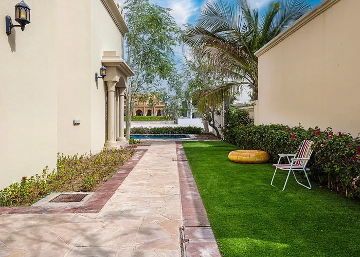 Beachfront Dubai Villa For 10 Guests With Full Kitchen & View