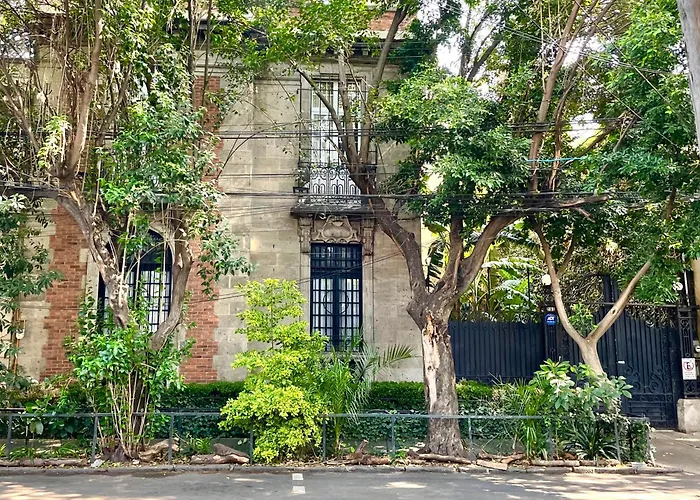 Maison Du Comte