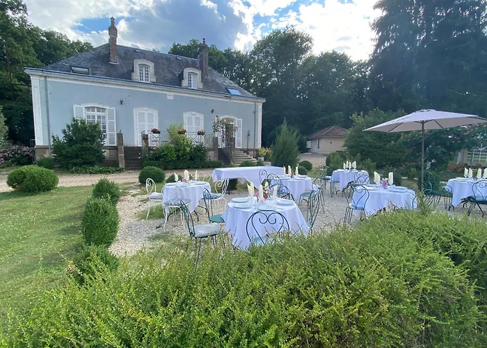 Hôtel les Grands Chênes Saint-Fargeau 