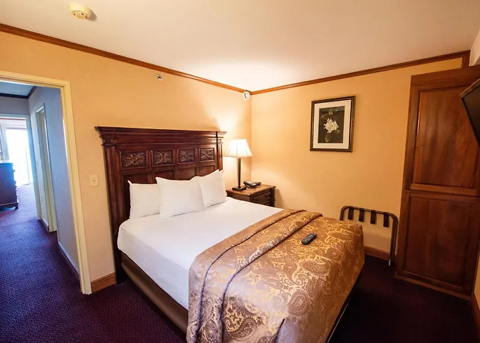 Hamilton Inn Select Beachfront Mackinaw City
