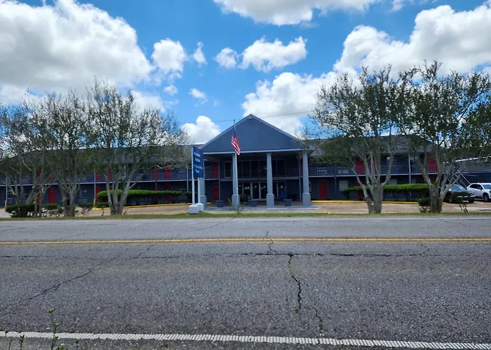 Red Carpet Inn - Houma