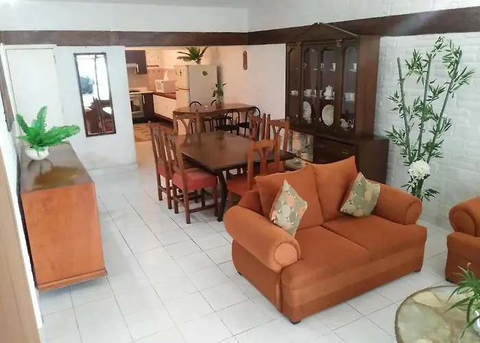 Casa antigua llena de vida, alberca en Cuernavaca
