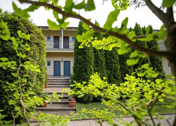 Hotel Alcest Z Widokiem Na Morze, Basenem, Rewal