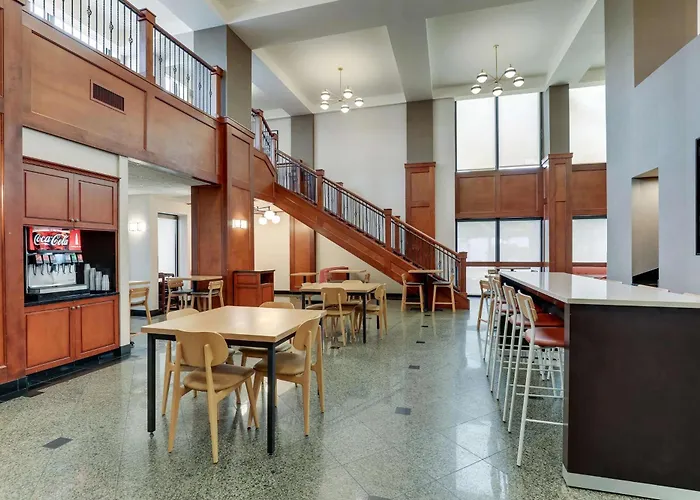 Drury Inn & Suites Birmingham Lakeshore Drive