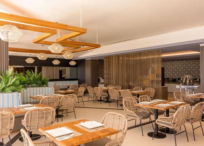 Doubletree By Hilton Mazatlan, Sin