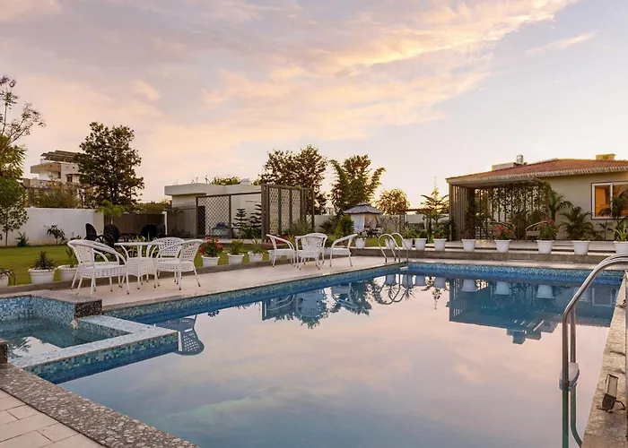 Inaayat Villa By Stayvista - Luxe Retreat With Pool & Garden
