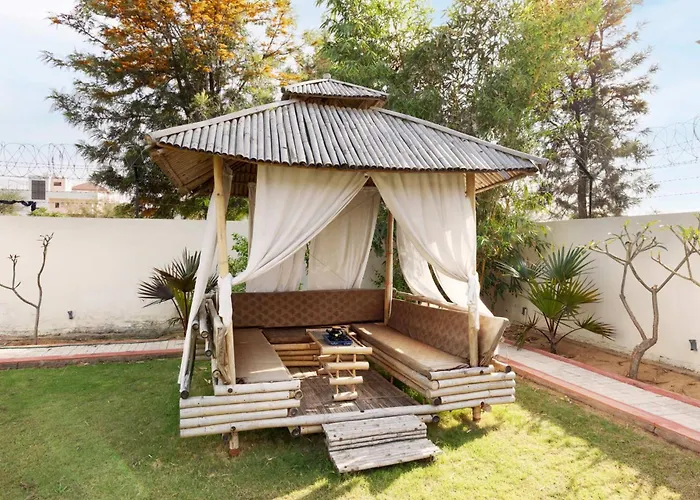 Inaayat Villa By Stayvista - Luxe Retreat With Pool & Garden