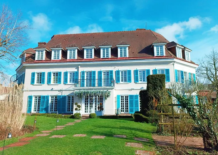 Chateau De Montreuil