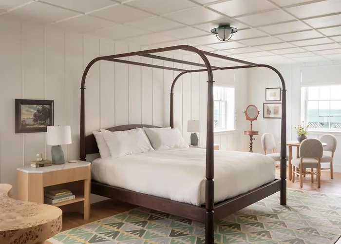 Canoe Place Inn & Cottages Hampton Bays