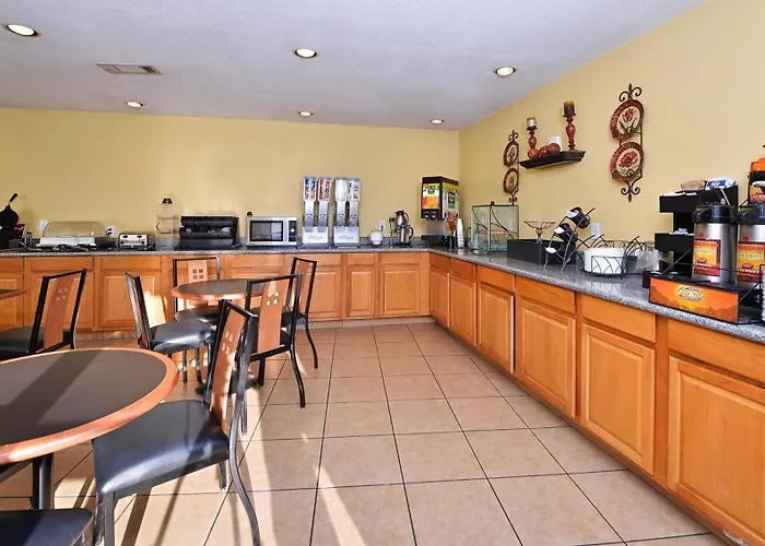 Xecutive Inn And Suites