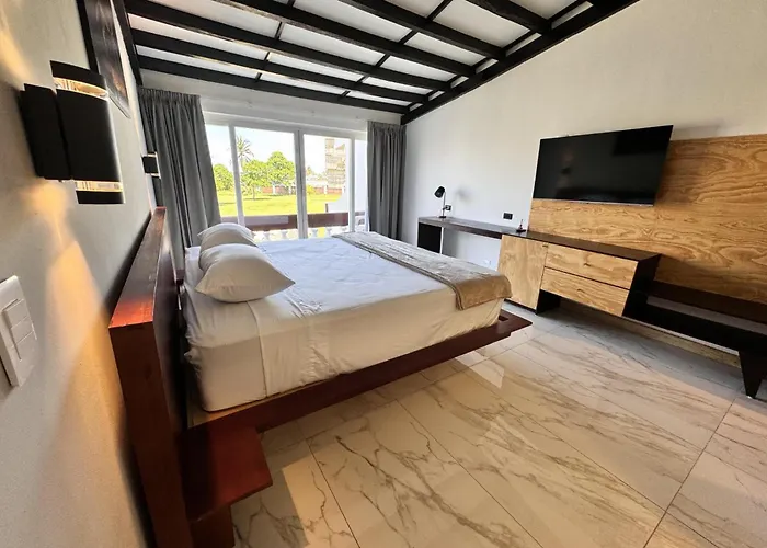 Hotel Tesoro Beach San Luis La Herradura