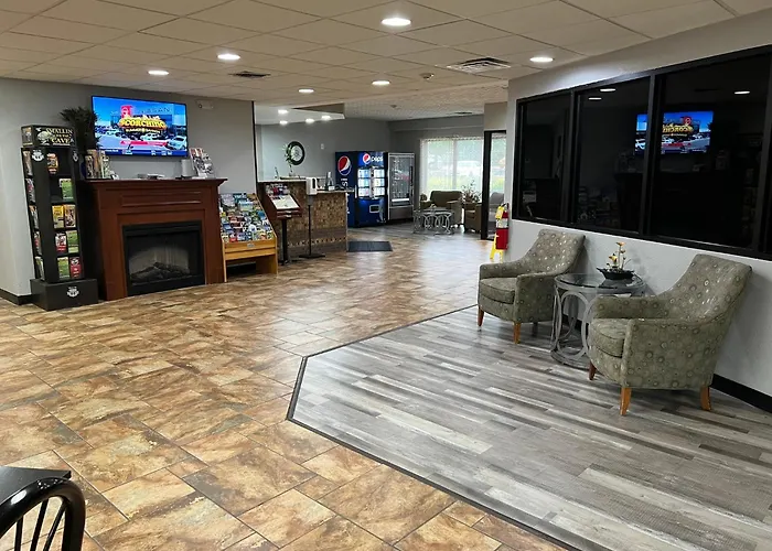 Greenlight Inn & Suites St James