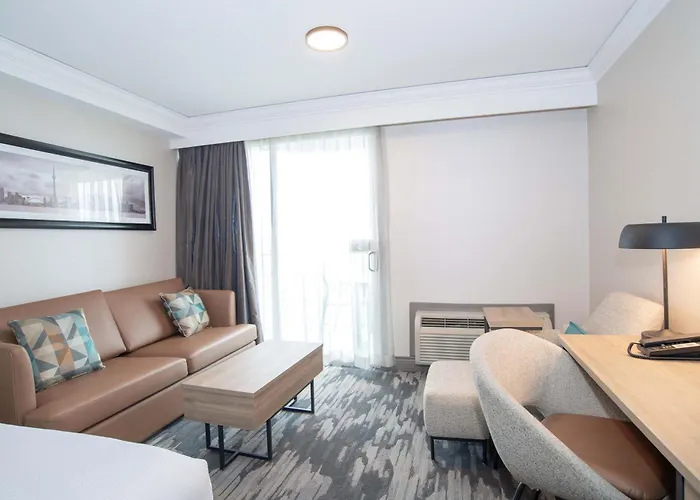 Sandman Signature Toronto Airport Hotel