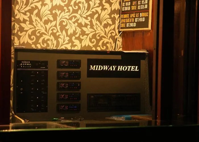 Midway Hotel (Adults Only)
