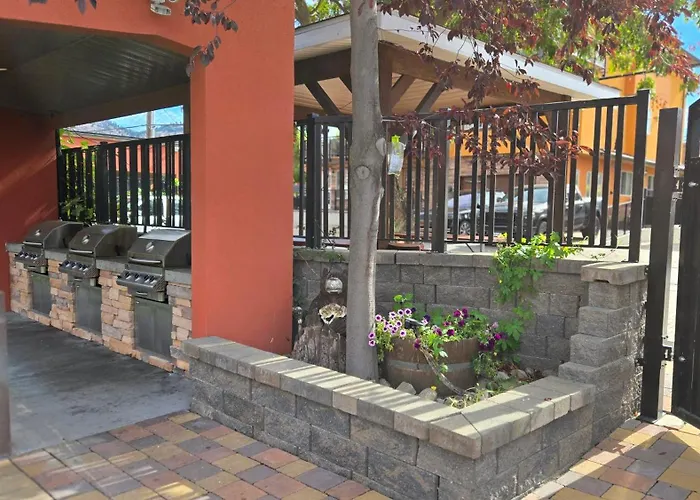 Sahara Courtyard Inn & Suites Osoyoos