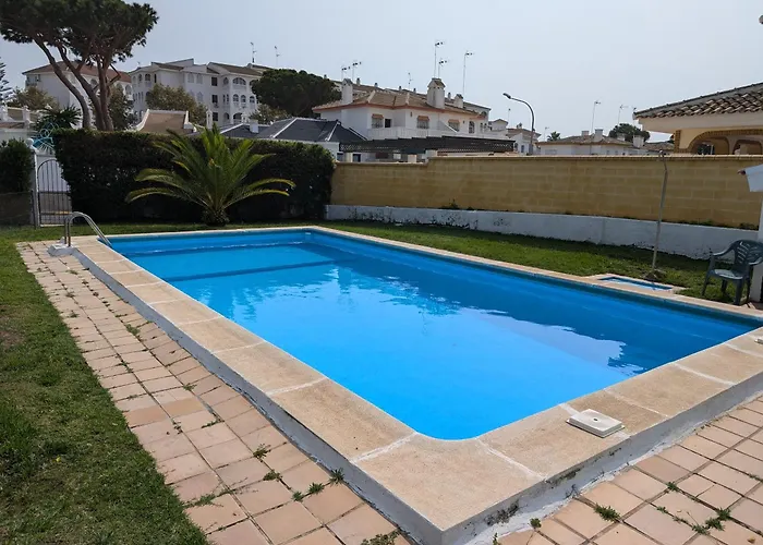 Chalet adosado en Matalascañas con piscina y chimenea, cerca de la playa