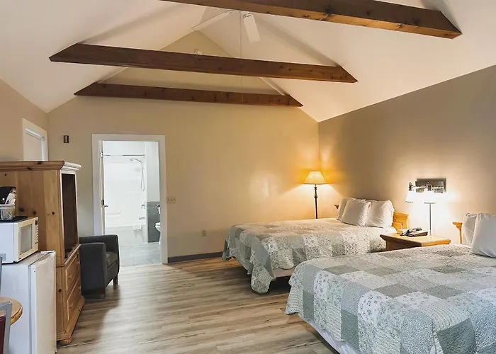 Spruce Lane Lodge And Cottages