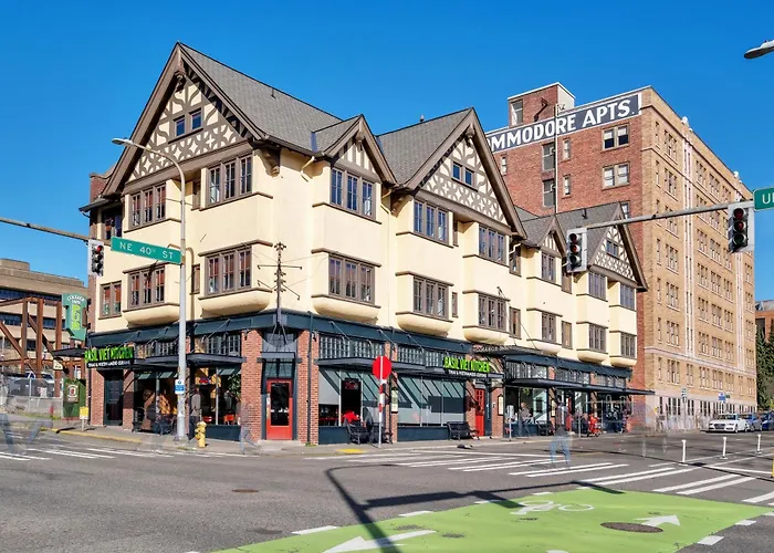 College Inn Hotel