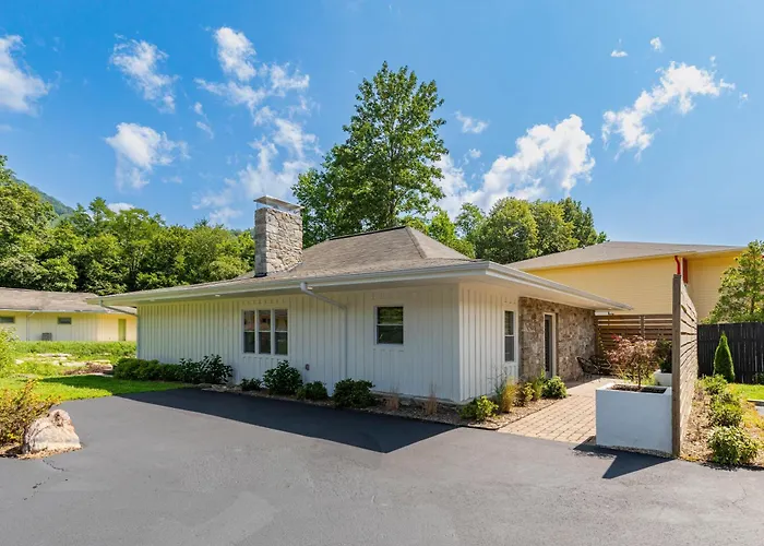 Dogwood Boutique Motel